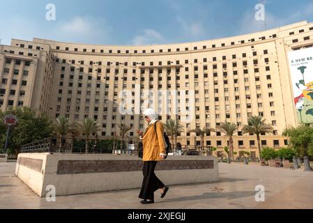 Cairo, Egitto. 1 luglio 2024 lo storico progetto di riqualificazione dell'edificio Mogamma El Tahrir nel centro del Cairo, un tempo sede amministrativa del governo Foto Stock