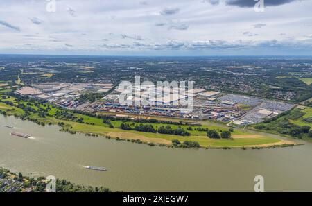 Luftbild, Duisburg-West, logport i Eins Rheinhausen, duisport mit Automobil-Logistik am Fluss Rhein, Friemersheim, Duisburg, Ruhrgebiet, Nordrhein-Westfalen, Deutschland ACHTUNGxMINDESTHONORARx60xEURO *** Vista aerea, Duisburg West, logport i Eins Rheinhausen, duisport con logistica automobilistica sul Reno, Friemersheim, Duisburg, regione della Ruhr, Renania settentrionale-Vestfalia, Germania ACHTUNGxMINDESTHONORARx60xEURO Foto Stock