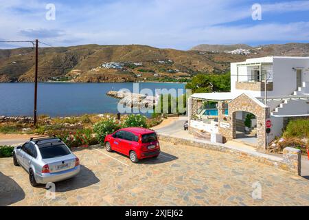 Amorgos, Grecia - 14 maggio 2024: Villaggio di Aegiali con tipica architettura delle Cicladi. Isola di Amorgos. Grecia Foto Stock