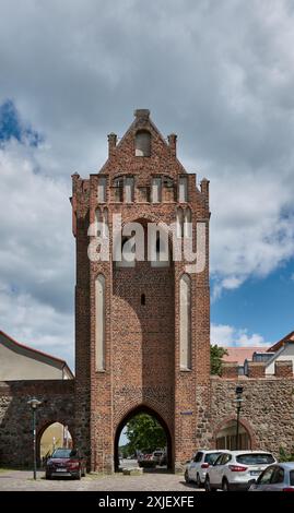 Porta di Berlino nelle mura cittadine di Templin, Uckermark, Brandeburgo, Germania, Europa Foto Stock