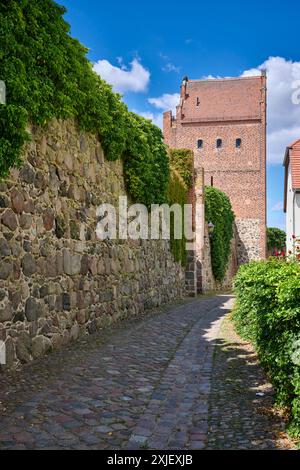 Porta di Berlino nelle mura cittadine di Templin, Uckermark, Brandeburgo, Germania, Europa Foto Stock