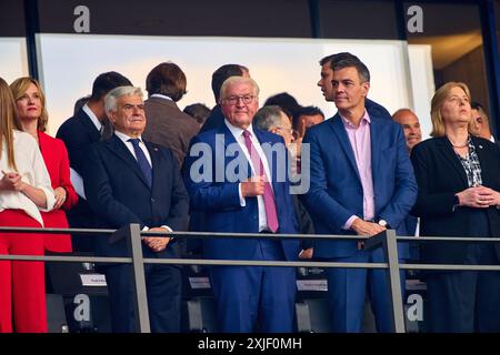 (L-R) RFEF-Präsident Pedro Rocha, Frank-Walter Steinmeier (SPD), Bundespräsident Deutschland, Pedro Sánchez, Spanischer Ministerpräsident nella partita finale SPAGNA-INGHILTERRA 2-1 dei Campionati europei UEFA 2024 del 14 luglio 2024 a Berlino, Germania. Fotografo: Peter Schatz Foto Stock