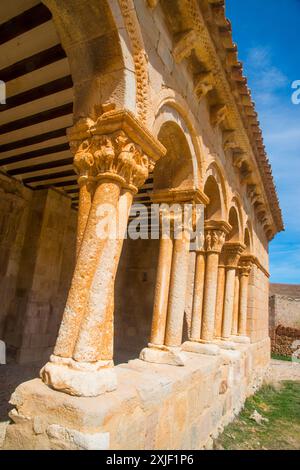 Atrio della chiesa di San Pedro. Caracena, Soria provincia, Castilla Leon, Spagna. Foto Stock