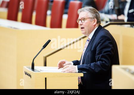 Monaco, Germania. 18 luglio 2024. Volkmar Halbleib (SPD) parla alla 27a sessione plenaria del Parlamento statale bavarese a Monaco (Baviera) il 18 luglio 2024. Crediti: Matthias Balk/dpa/Alamy Live News Foto Stock