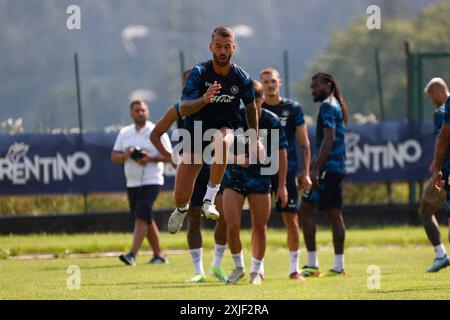 Dimaro, Trentino, Italia. 18 luglio 2024. Leonardo Spinazzola di Napoli durante il giorno 8 del training camp pre-stagionale della SSC Napoli a Dimaro Folgarida, Trento, Italia il 18 luglio 2024 (Credit Image: © Ciro De Luca/ZUMA Press Wire) SOLO USO EDITORIALE! Non per USO commerciale! Foto Stock