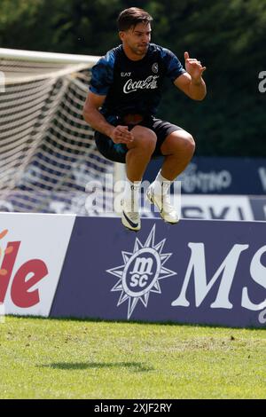 Dimaro, Trentino, Italia. 18 luglio 2024. Giovanni Simeone di Napoli durante il giorno 8 del training camp pre-stagionale della SSC Napoli a Dimaro Folgarida, Trento, Italia il 18 luglio 2024 (Credit Image: © Ciro De Luca/ZUMA Press Wire) SOLO USO EDITORIALE! Non per USO commerciale! Foto Stock