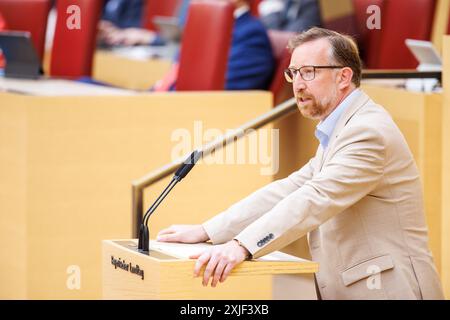 Monaco, Germania. 18 luglio 2024. Andreas Winhart (AfD) parla alla 27a sessione plenaria del Parlamento di Stato bavarese a Monaco (Baviera) il 18 luglio 2024. Crediti: Matthias Balk/dpa/Alamy Live News Foto Stock