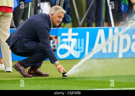 Alexander Bommes, Almuth Schult, ARD TV Moderator, Expertin, Esther Sedlaczek, presentatore ARD Sport Moderatorin, Sportmoderatorin, Journalistin, Bastian SCHWEINSTEIGER, Co-moderatore ARD nella partita finale SPAGNA - INGHILTERRA 2-1 dei Campionati europei UEFA 2024 il 14 luglio 2024 a Berlino, Germania. Fotografo: Immagini ddp/immagini a stella Foto Stock