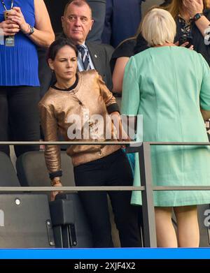 Annalena Baerbock, Gruene , GER Aussenministerin Claudia Roth (Gruene) Beauftragte der Bundesregierung fuer Kultur und Medien und Abgeordnete des Deutschen Bundestages nella partita finale SPAGNA - INGHILTERRA 2-1 dei Campionati europei UEFA 2024 il 14 luglio 2024 a Berlino, Germania. Fotografo: Immagini ddp/immagini a stella Foto Stock