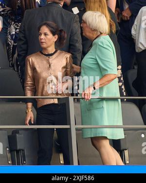 Annalena Baerbock (M), Gruene , GER Aussenministerin Claudia Roth (R)(Gruene) Beauftragte der Bundesregierung fuer Kultur und Medien und Abgeordnete des Deutschen Bundestages nella partita finale SPAGNA - INGHILTERRA 2-1 dei Campionati europei UEFA 2024 il 14 luglio 2024 a Berlino, Germania. Fotografo: Immagini ddp/immagini a stella Foto Stock