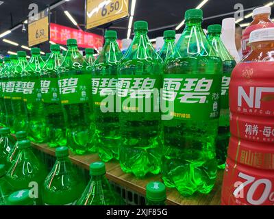 SUQIAN, CINA - 18 LUGLIO 2024 - le bevande Sprite vengono vendute in un supermercato di Suqian, provincia di Jiangsu, Cina, 18 luglio 2024. Foto Stock