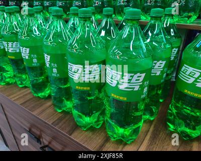 SUQIAN, CINA - 18 LUGLIO 2024 - le bevande Sprite vengono vendute in un supermercato di Suqian, provincia di Jiangsu, Cina, 18 luglio 2024. Foto Stock
