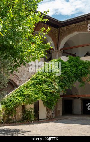 Aydin, Turchia - 4 luglio 2024: Okuz Mehmed Pasha caravanserai a Kusadasi Foto Stock