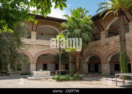 Aydin, Turchia - 4 luglio 2024: Okuz Mehmed Pasha caravanserai a Kusadasi Foto Stock