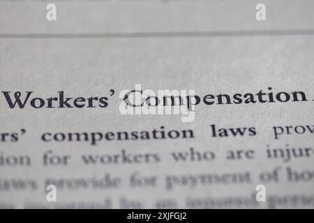 retribuzione dei lavoratori stampata in testo a pagina come ausilio visivo o riferimento al diritto commerciale Foto Stock