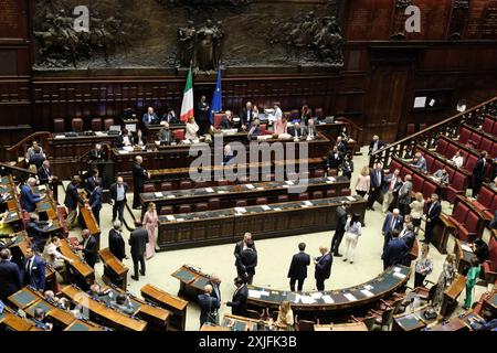 Roma, Italia. 18 luglio 2024. voto di fiducia su conversione in legge del DL semplificazione edilizia, camera dei deputati a Roma, Giovedì 18 luglio 2024 (foto Mauro Scrobogna/LaPresse) voto di fiducia sulla conversione in legge del decreto di semplificazione edilizia, camera dei deputati a Roma, mercoledì 18 luglio 2024. (Foto di Mauro Scrobogna/LaPresse) credito: LaPresse/Alamy Live News Foto Stock