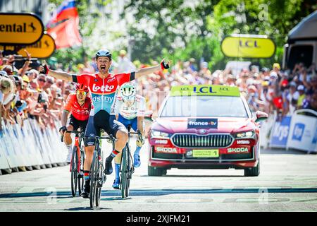 Barcelonnette, Francia. 18 luglio 2024. 18a tappa della gara ciclistica Tour de France 2024, da Gap a Barcelonnette (179, 5 km), in Francia, giovedì 18 luglio 2024. La 111a edizione del Tour de France inizia sabato 29 giugno e si concluderà a Nizza, in Francia, il 21 luglio. BELGA FOTO DAVID PINTENS credito: Belga News Agency/Alamy Live News Foto Stock