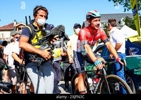 Barcelonnette, Francia. 18 luglio 2024. Il belga Victor Campenaerts di lotto Dstny festeggia dopo aver vinto la 18a tappa del Tour de France 2024, da Gap a Barcelonnette (179, 5 km), in Francia, giovedì 18 luglio 2024. La 111a edizione del Tour de France inizia sabato 29 giugno e si concluderà a Nizza, in Francia, il 21 luglio. BELGA FOTO DAVID PINTENS credito: Belga News Agency/Alamy Live News Foto Stock