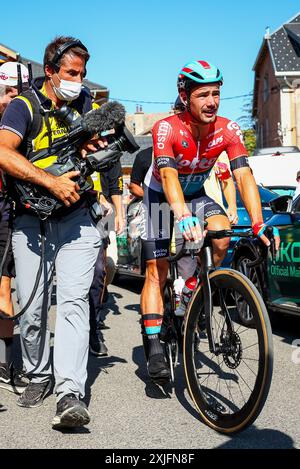 Barcelonnette, Francia. 18 luglio 2024. Il belga Victor Campenaerts di lotto Dstny festeggia dopo aver vinto la 18a tappa del Tour de France 2024, da Gap a Barcelonnette (179, 5 km), in Francia, giovedì 18 luglio 2024. La 111a edizione del Tour de France inizia sabato 29 giugno e si concluderà a Nizza, in Francia, il 21 luglio. BELGA FOTO DAVID PINTENS credito: Belga News Agency/Alamy Live News Foto Stock