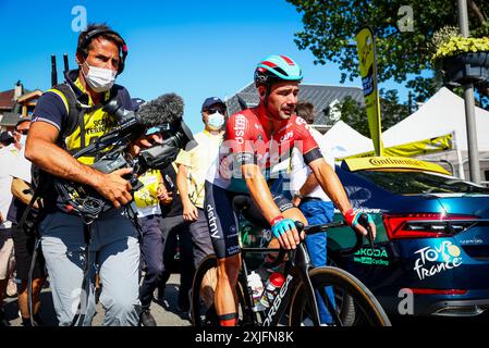 Barcelonnette, Francia. 18 luglio 2024. Il belga Victor Campenaerts di lotto Dstny festeggia dopo aver vinto la 18a tappa del Tour de France 2024, da Gap a Barcelonnette (179, 5 km), in Francia, giovedì 18 luglio 2024. La 111a edizione del Tour de France inizia sabato 29 giugno e si concluderà a Nizza, in Francia, il 21 luglio. BELGA FOTO DAVID PINTENS credito: Belga News Agency/Alamy Live News Foto Stock