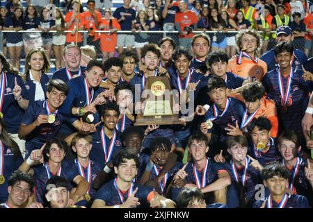 I giocatori dei Seven Lakes celebrano la vittoria del 2-1 sul Lewisville Flower Mound dopo una partita di campionato statale di calcio delle scuole superiori. ©Bob Daemmrich Foto Stock