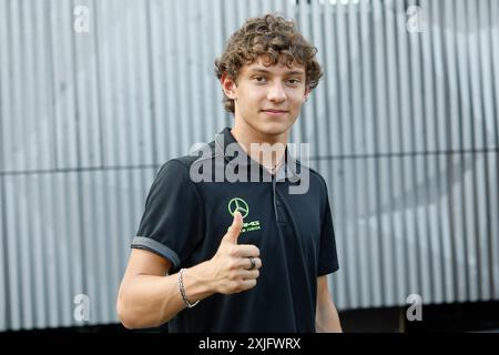 Mogyorod, Ungheria. 18 luglio 2024. Formula 1 Gran Premio d'Ungheria a Hungaroring, Ungheria. Nella foto: Andrea Kimi Antonelli nel paddock © Piotr Zajac/Alamy Live News Foto Stock