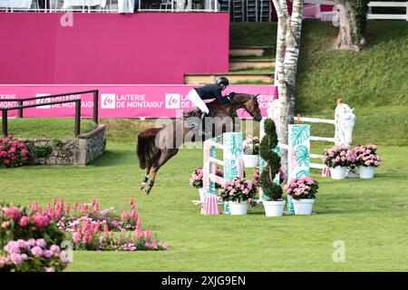 Conor Swail of Ireland con Theo 160 durante il Prix du Conseil Départemental d'Ille et Vilaine al Jumping International de Dinard il 18 luglio 2024, Dinard, Francia (foto di Maxime David - MXIMD Pictures) Foto Stock