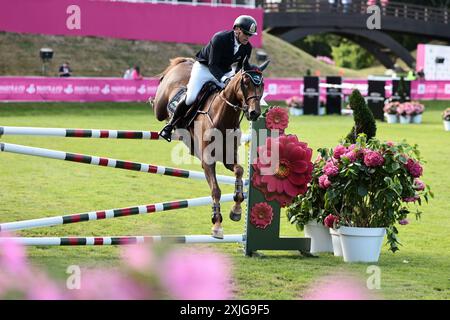 Conor Swail of Ireland con Theo 160 durante il Prix du Conseil Départemental d'Ille et Vilaine al Jumping International de Dinard il 18 luglio 2024, Dinard, Francia (foto di Maxime David - MXIMD Pictures) Foto Stock