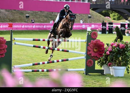 Conor Swail of Ireland con Theo 160 durante il Prix du Conseil Départemental d'Ille et Vilaine al Jumping International de Dinard il 18 luglio 2024, Dinard, Francia (foto di Maxime David - MXIMD Pictures) Foto Stock