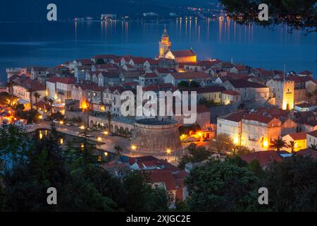 Vista della città vecchia sull'isola di Korcula sulla costa dalmata della Croazia in Europa Foto Stock