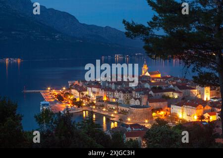 Vista della città vecchia sull'isola di Korcula sulla costa dalmata della Croazia in Europa Foto Stock