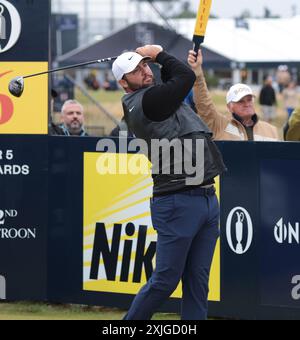 Troon, Regno Unito. 18 luglio 2024. L'americano Scottie Scheffler guida il pallone durante il primo round al 152° Open Championship al Royal Troon Golf Club di Troon, Scozia, giovedì 18 luglio 2024. Foto di Hugo Philpott/UPI credito: UPI/Alamy Live News Foto Stock