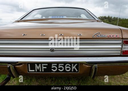 Newcastle-under-Lyme, Staffordshire-regno unito ottobre, 20, 2023, marrone mk3 ford cortina gxl, tetto in vinile nero Foto Stock