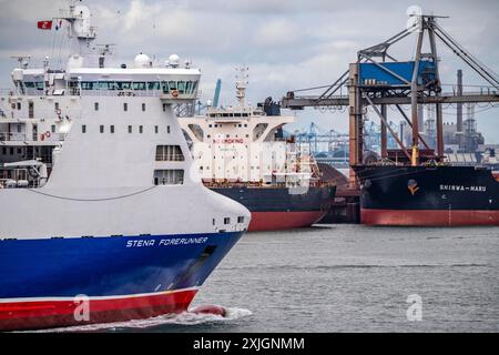 Il traghetto Stean Forerunner, la perdita del porto, la portarinfuse, la nave da carico per il carico alla rinfusa, come carbone, minerali, sabbia, viene scaricato nel porto marittimo di Rotterdam, Maa Foto Stock