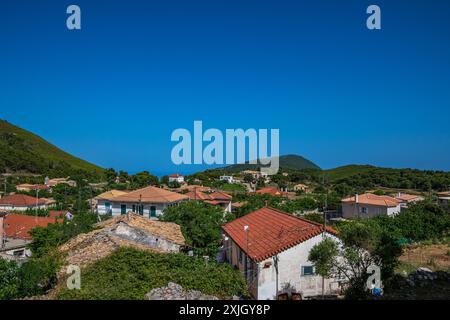 Zante, Grecia - 6 giugno 2024: Vista dal villaggio di Kiliomenos, situato sul percorso dalla città di Laganas alla spiaggia di Navagio. Zante, isole ionie in G Foto Stock