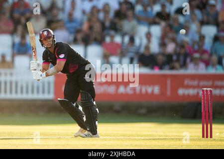 Taunton, Regno Unito. 18 luglio 2024. George Thomas dei Somerset batté durante il Vitality Blast match tra Somerset e Sussex Sharks al Cooper Associates County Ground. Crediti: Dave Vokes/Alamy Live News Foto Stock