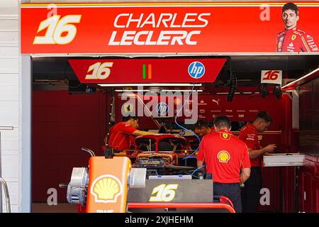 Mogyorod, Ungheria. 18 luglio 2024. Garage Scuderia Ferrari durante la giornata di preparazione, 18 luglio, del Gran Premio d'Ungheria di Formula 1 2024, in programma presso la pista Hungaroring di Mogyorod, Budapest, Ungheria, dal 19 luglio al 21 luglio 2024 (foto di Alessio De Marco/Sipa USA) crediti: SIPA USA/Alamy Live News Foto Stock