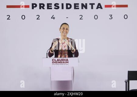 Claudia Sheinbaum presenta il suo Gabinetto Claudia Sheinbaum Pardo entrante presidente del Messico, intervenendo durante la presentazione del suo gabinetto di governo al Museo Interactivo de economia MIDE. Il 18 luglio 2024 a città del Messico, Messico. Foto di Ian Robles/ Eyepix Group città del Messico CDMX Messico Copyright: XIanxRoblesxxEyepixxGroupx Foto Stock