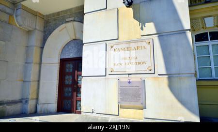 Varsavia, Polonia. 9 luglio 2024. Primo Ministro della Polonia - targa della Cancelleria del primo Ministro Foto Stock