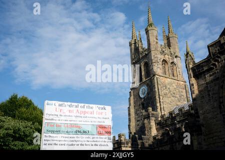 Un appello per raccogliere più fondi per la sostituzione dell'illuminazione e la ricablaggio per la chiesa di San Giovanni Battista di 600 anni (detta anche Cattedrale del picco) a Tideswell nel Derbyshire Peaks National Park, il 18 luglio 2024, a Tideswell, in Inghilterra. Foto Stock