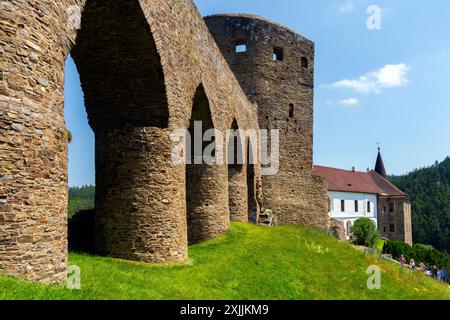 Castello di Kasperk (Hrad Kasperk), Repubblica Ceca. Il castello di Kasperk è un castello medievale situato ai piedi del Parco Nazionale di Sumava. Con la sua elevazione Foto Stock