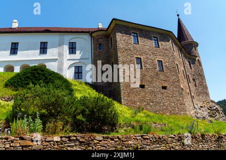 Castello di Kasperk (Hrad Kasperk), Repubblica Ceca. Il castello di Kasperk è un castello medievale situato ai piedi del Parco Nazionale di Sumava. Con la sua elevazione Foto Stock