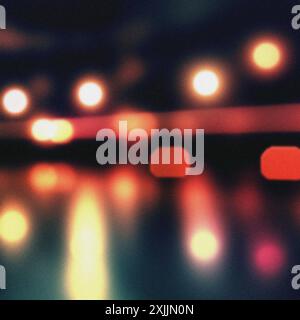 Le luci sfocate della città creano forme astratte di notte Foto Stock