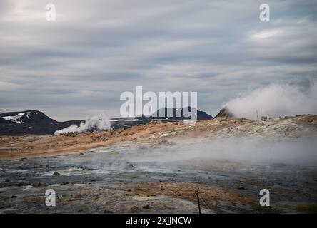 Fanghi bollenti e mozzafiato nella zona geotermica di Myvatn Foto Stock