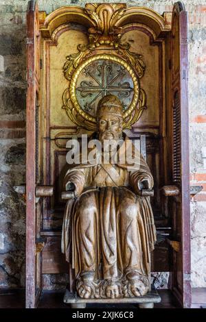 Immagine dell'eterno padre, scolpito in legno di cedro, XVII secolo, ex convento di Santo Domingo, Antigua Guatemala, dipartimento di Sacatepéquez, Guatemala Foto Stock