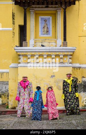 Cardboard Stone Giants, Chiesa di la Merced, Antigua Guatemala, Sacatepéquez Department, Repubblica del Guatemala, America centrale Foto Stock