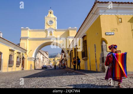 Arco di Santa Catalina, arco del vecchio coinvento, Antigua Guatemala, dipartimento di Sacatepéquez, Guatemala, America centrale Foto Stock