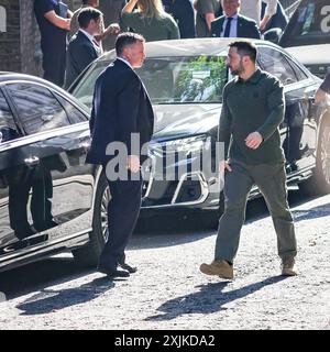 Londra, 19 luglio 2024. Il presidente Zelenskyy sale Downing Street. Sir Keir Starmer, primo Ministro del Regno Unito, dà il benvenuto oggi a Downing Street a Londra a Volodymyr Zelenskyy, Presidente dell'Ucraina. Crediti: Imageplotter/Alamy Live News Foto Stock