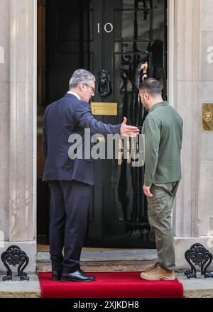 Londra, 19 luglio 2024. Sir Keir Starmer, primo Ministro del Regno Unito, dà il benvenuto oggi a Downing Street a Londra a Volodymyr Zelenskyy, Presidente dell'Ucraina. Crediti: Imageplotter/Alamy Live News Foto Stock