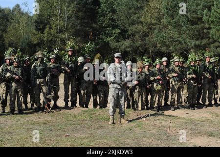 Yavoriv, Ucraina - 19 settembre 2014: I militari ucraini e statunitensi prendono parte al "Tridente rapido", esercitazioni militari internazionali presso l'addestramento di Yavoriv Foto Stock